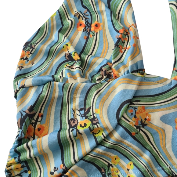 NWT | URBAN OUTFITTERS | CUT-OUT CROP HALTER TOP | SIZE MEDIUM - Picture 3 of 8